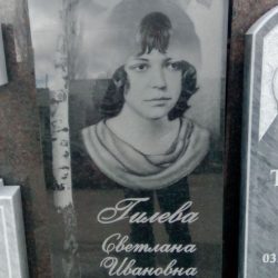 Памятник на могилу из гранита с портретом